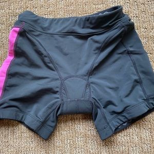 Skirt Sports Women’s tri/cycling shorts, chamois, black & pink in color. Small.